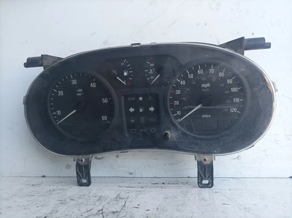 Foto de CUADRO INSTRUMENTOS OPEL VIVARO COMBI referencia P8200252454