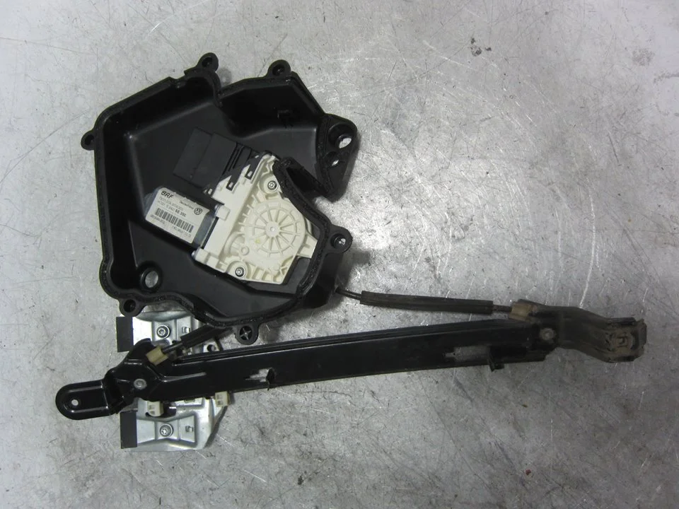 Foto de ELEVALUNAS TRASERO IZQUIERDO SEAT LEON (1P1) 1.9 TDI (105 CV / 77 KW) referencia 1K0959703G