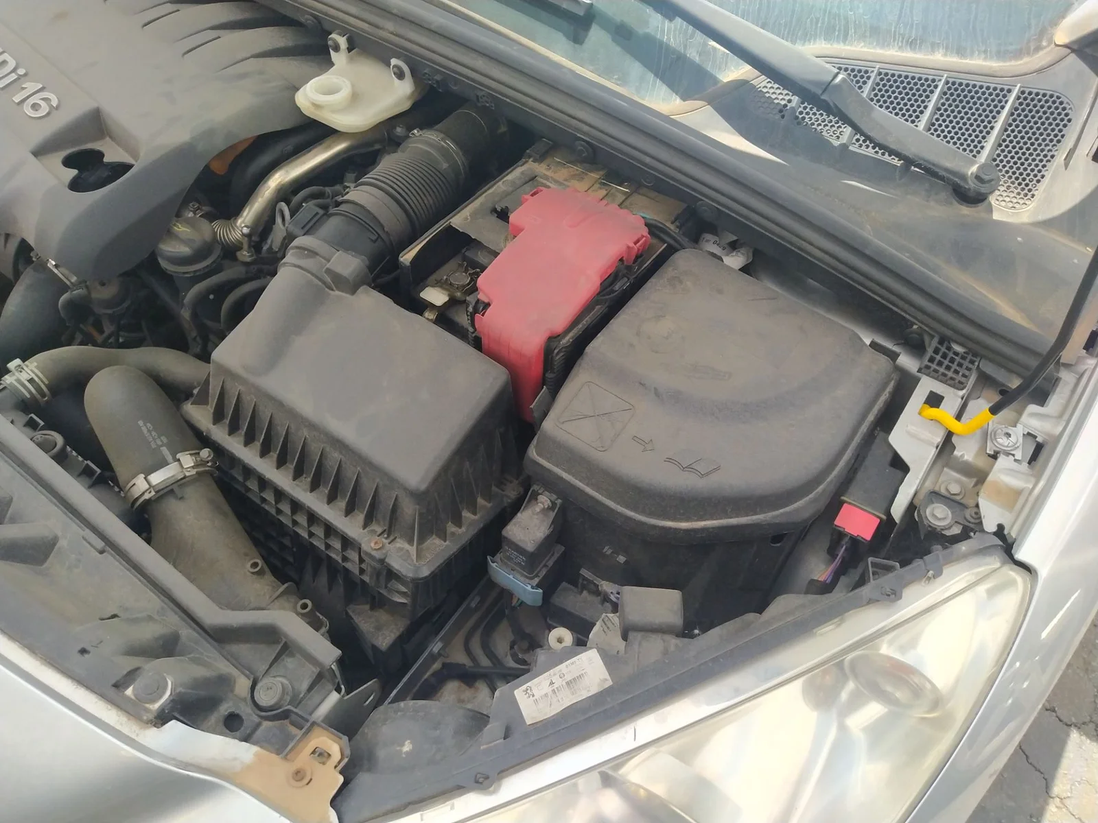Foto de CAJA RELES / FUSIBLES PEUGEOT 308 SW 2.0 16V HDi FAP CAT (RHR / DW10BTED4) (136 CV / 100 KW) referencia 9666700430