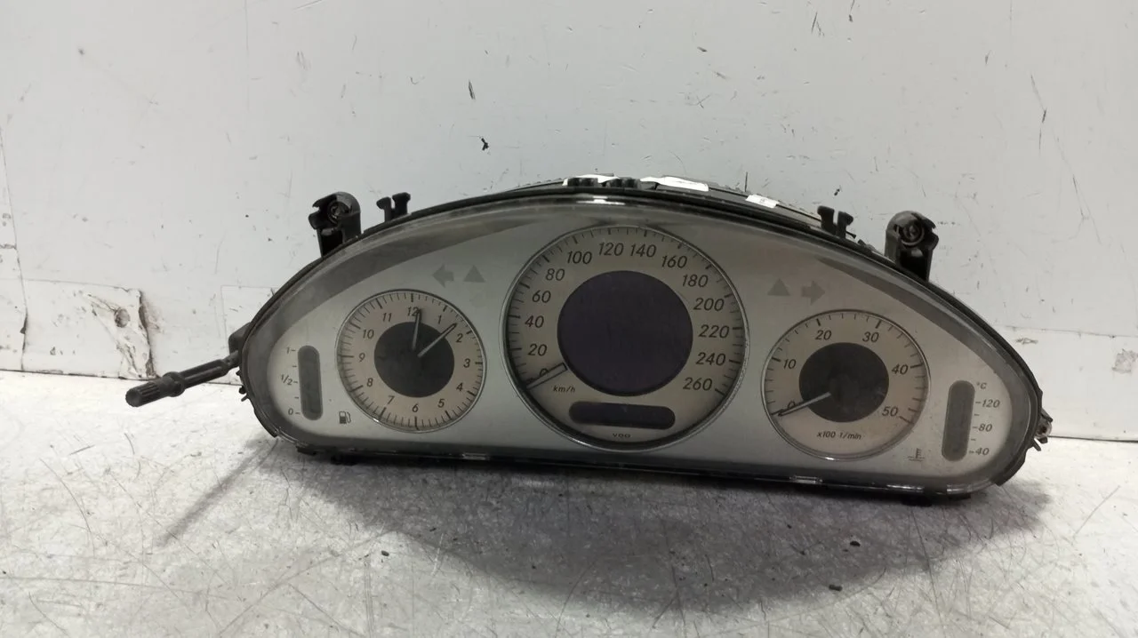 Foto de CUADRO INSTRUMENTOS MERCEDES-BENZ CLASE E (BM 211) BERLINA 3.2 CDI CAT (204 CV / 150 KW) referencia A2115403447