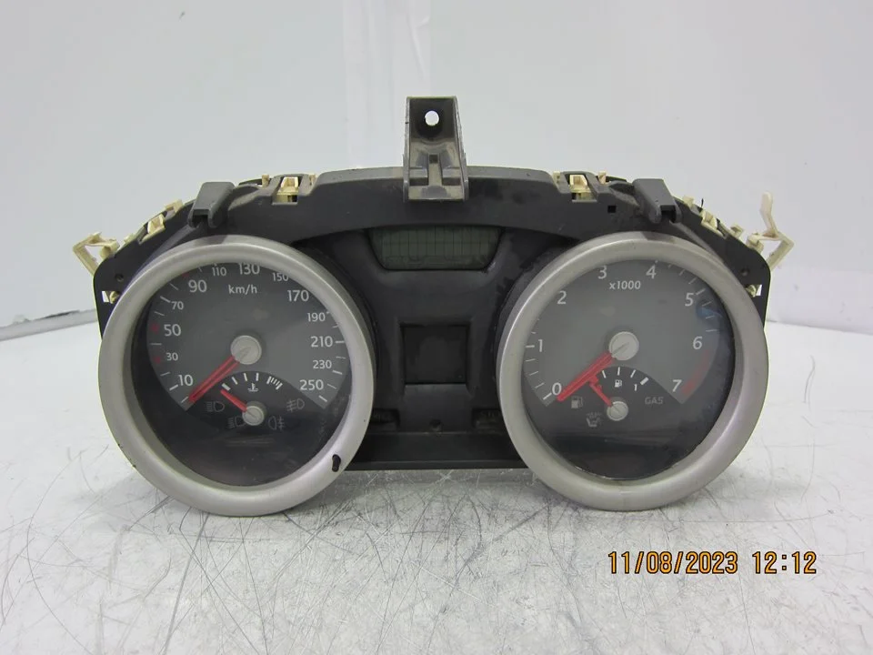 Foto de CUADRO INSTRUMENTOS RENAULT MEGANE II BERLINA 5P referencia 8200074323E