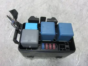 Foto de CAJA RELES / FUSIBLES LEXUS RX (GGL1/GYL1) 3.5 V6 24V CAT (249 CV / 183 KW) referencia 8266248320 foto 2