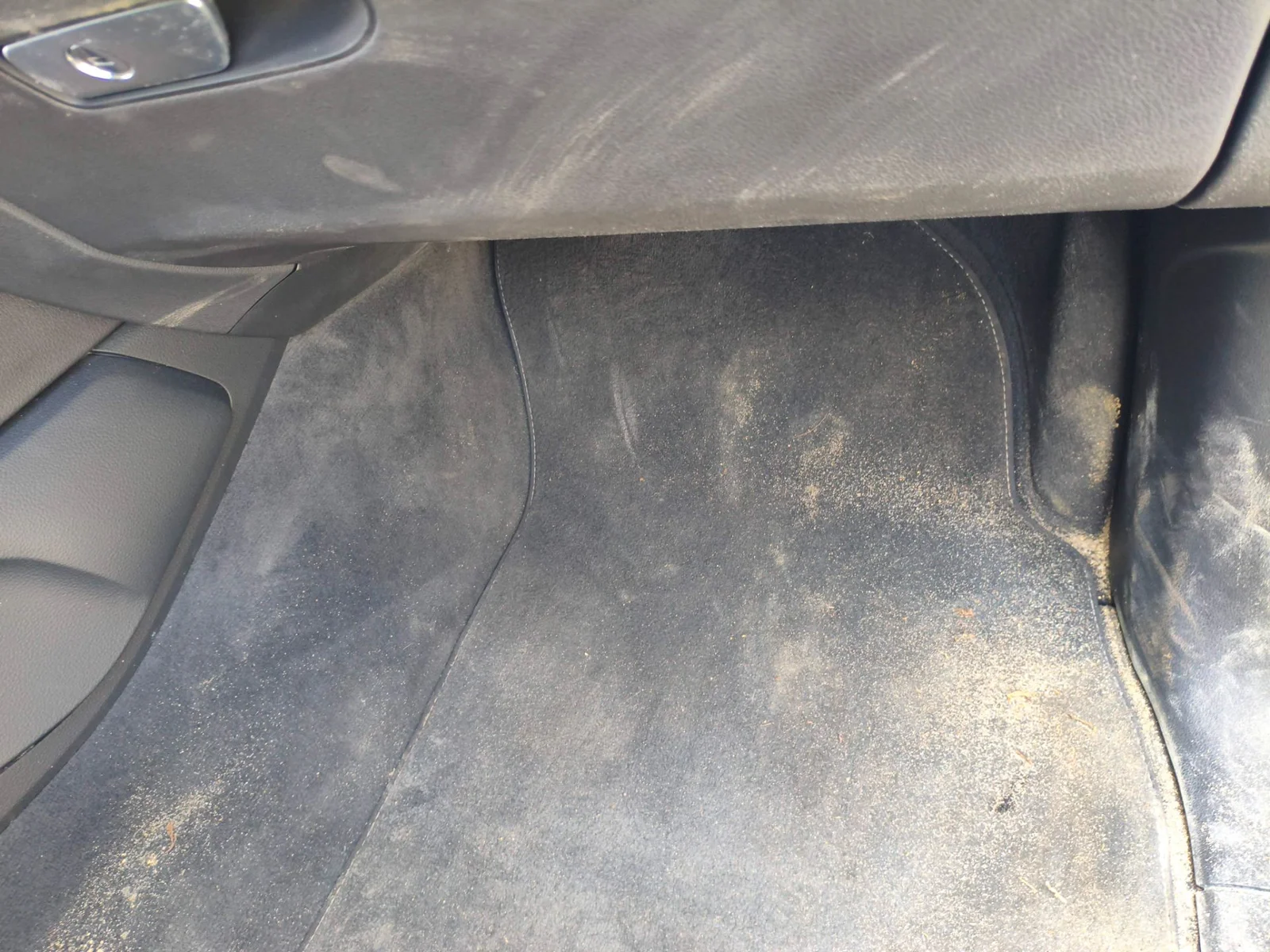 Foto de AIRBAG DE RODILLAS AUDI SQ7 (4MB) 4.0 V8 TDI (435 CV / 320 KW)