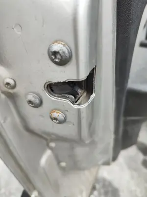 Foto de CERRADURA PUERTA DELANTERA IZQUIERDA FIAT I DOBLÒ (119) 1.9 JTD CAT (105 CV / 77 KW)