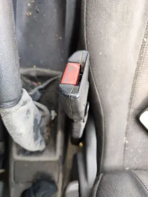 Foto de PRETENSOR AIRBAG DERECHO OPEL COMBO (CORSA C) 1.3 16V CDTI CAT (Z 13 DT / LN9) (69 CV / 51 KW)