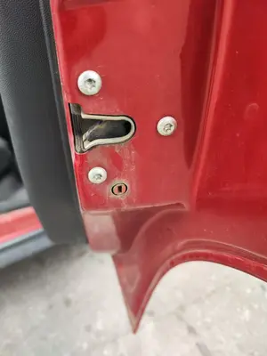 Foto de CERRADURA PUERTA TRASERA DERECHA OPEL CORSA C 1.7 16V DI CAT (Y 17 DTL / LK8) (65 CV / 48 KW) referencia 13154793 foto 2