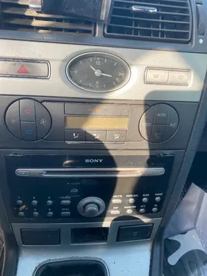 Foto de SISTEMA AUDIO / RADIO CD FORD MONDEO BERLINA (GE)