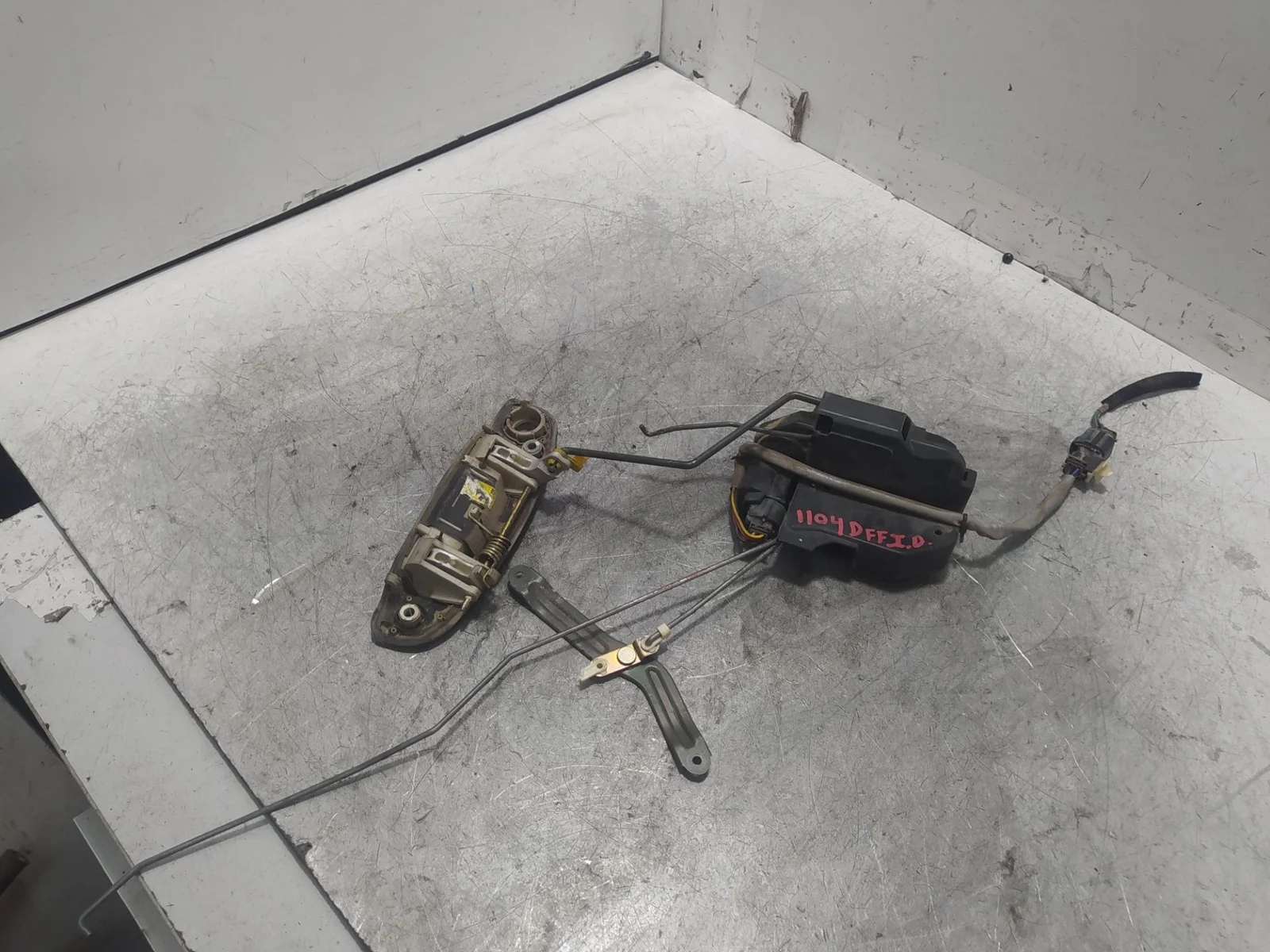 Foto de CERRADURA PUERTA DELANTERA IZQUIERDA HYUNDAI GETZ (TB) 1.3 12V CAT (82 CV / 60 KW)