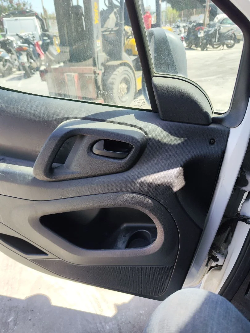 Foto de ELEVALUNAS DELANTERO IZQUIERDO CITROEN BERLINGO FURGÓN 1.6 Blue-HDI FAP (99 CV / 73 KW)