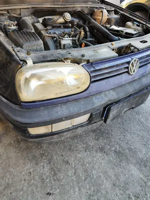 Foto de REJILLA DELANTERA VOLKSWAGEN GOLF III (1H1)(11.1991) 1.9 TDI (110 CV / 81 KW) referencia 1H6853653C foto 3
