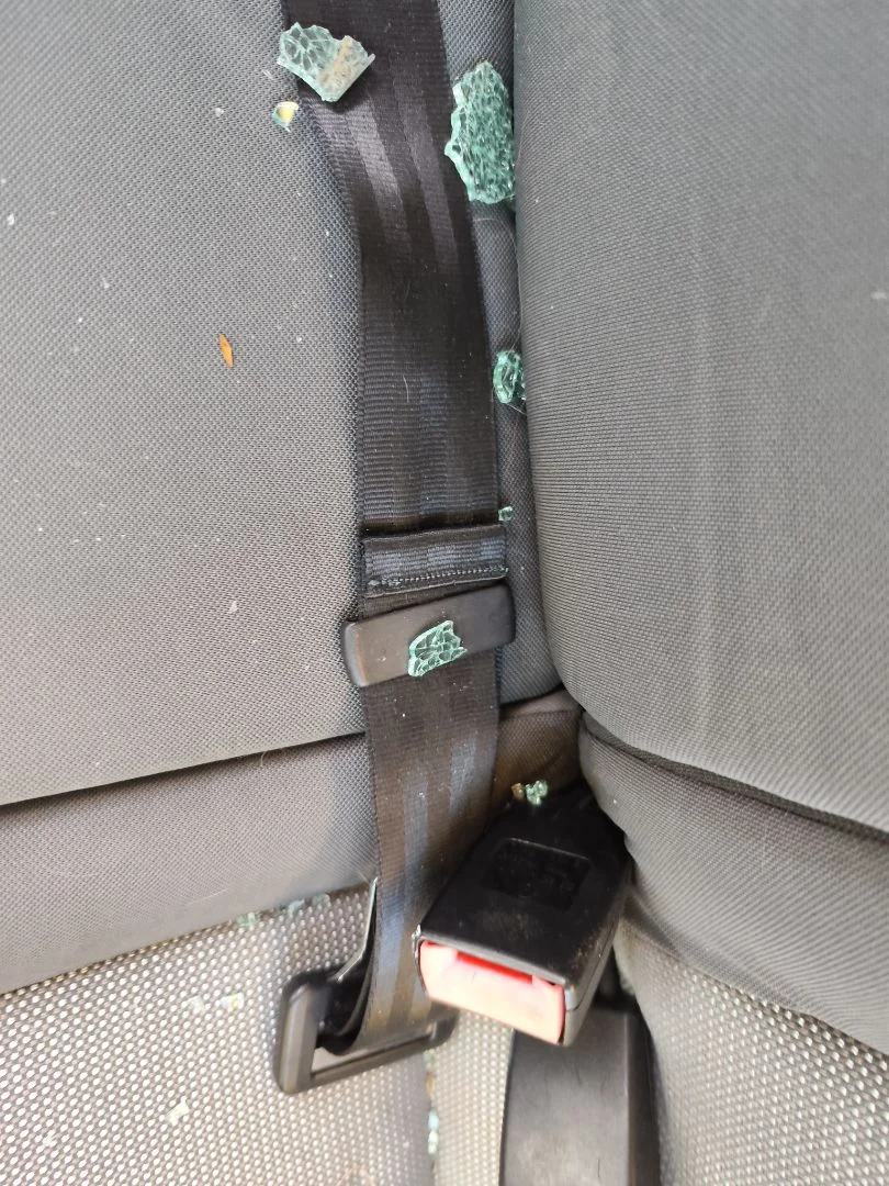 Foto de ENGANCHE CINTURON TRASERO CENTRAL SEAT CORDOBA BERLINA (6L2) 1.4 16V (75 CV / 55 KW)