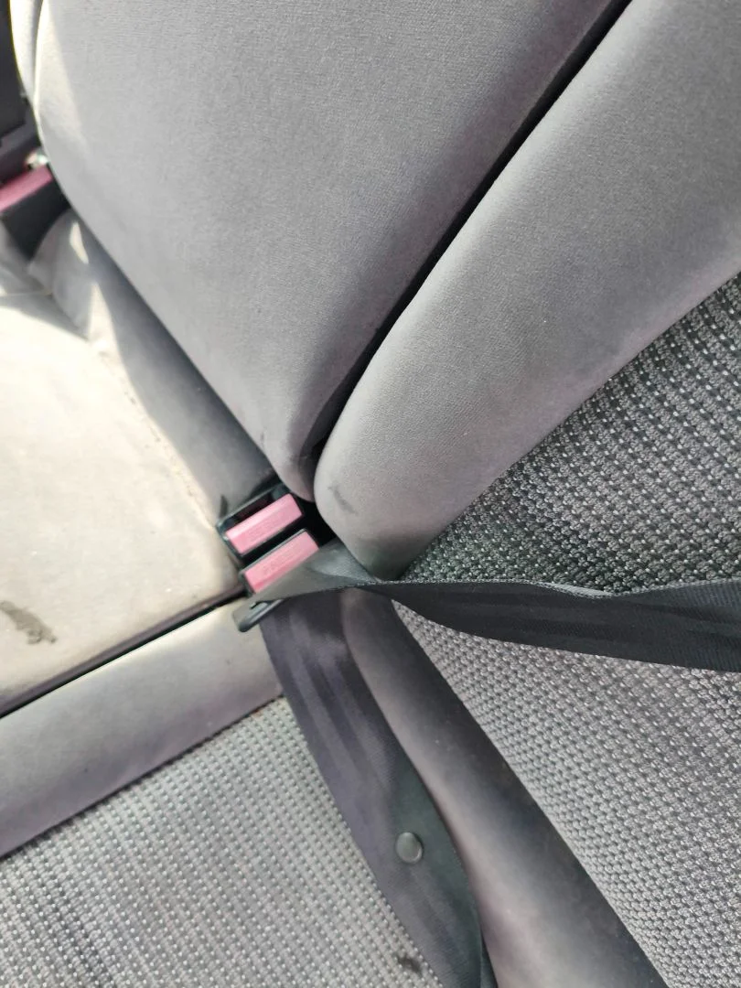 Foto de ENGANCHE CINTURON TRASERO CENTRAL PEUGEOT 407 SW 2.0 16V HDi FAP CAT (RHR / DW10BTED4) (136 CV / 100 KW)