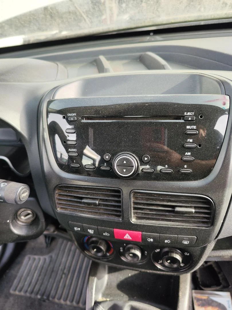 Foto de SISTEMA AUDIO / RADIO CD FIAT II DOBLÒ (152) 1.6 JTDM 16V CAT (105 CV / 77 KW) referencia 735597845