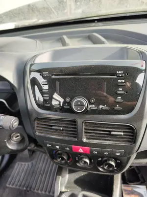 Foto de SISTEMA AUDIO / RADIO CD FIAT II DOBLÒ (152) 1.6 JTDM 16V CAT (105 CV / 77 KW) referencia 735597845