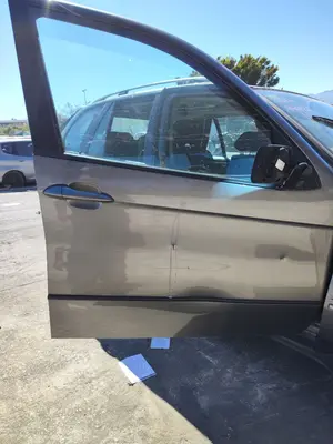 Foto de PUERTA DELANTERA DERECHA BMW SERIE X5 (E53) 3.0 Turbodiesel CAT (218 CV / 160 KW)