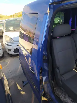 Foto de PUERTA TRASERA DERECHA VOLKSWAGEN CADDY (2K)(02.2004) 1.9 TDI (BSU) (75 CV / 55 KW)