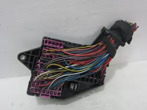 Foto de CAJA RELES / FUSIBLES SKODA FABIA (6Y2/6Y3) 1.2 12V (64 CV / 47 KW) referencia 601941824 foto 3