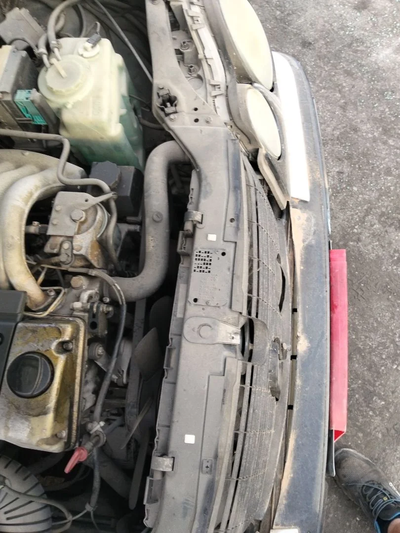 Foto de PANEL FRONTAL MERCEDES-BENZ CLASE E (BM 210) BERLINA 3.0 Diesel CAT (136 CV / 100 KW)