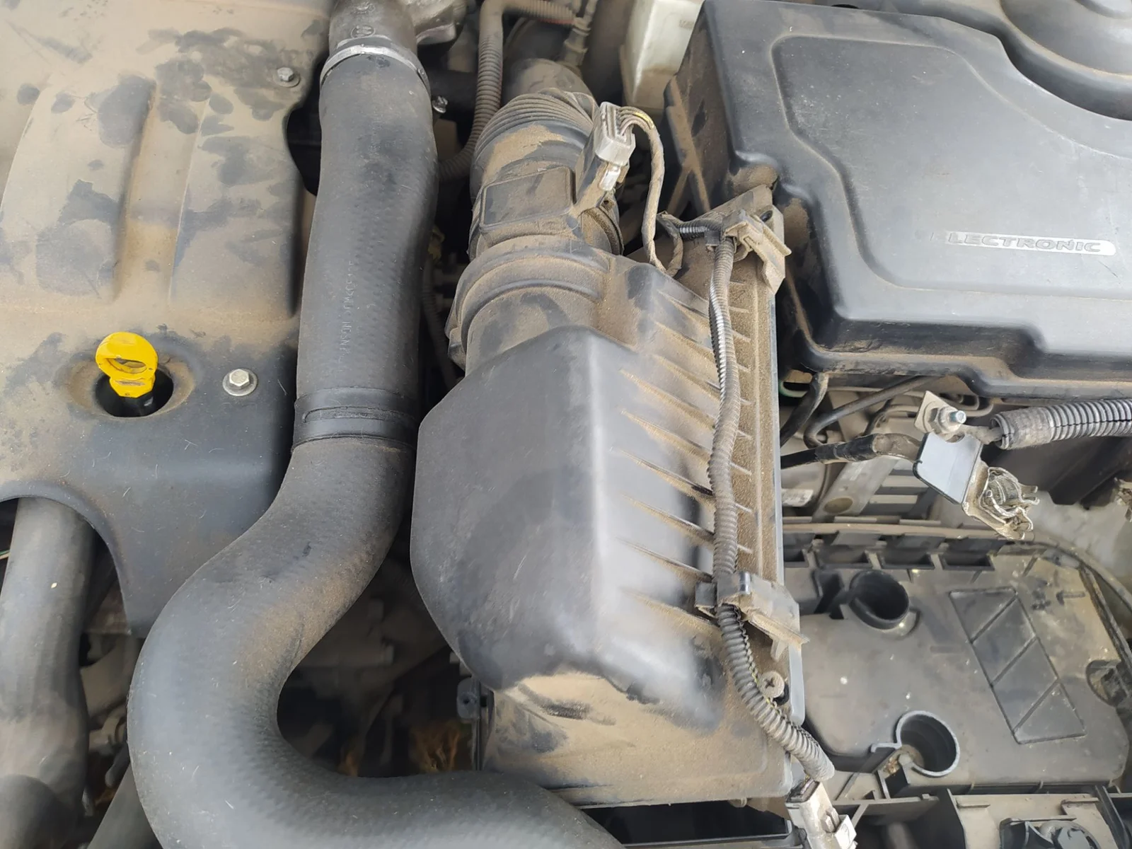 Foto de CAJA FILTRO AIRE CITROEN C5 BERLINA 2.0 HDi (109 CV / 80 KW) referencia 1427J3