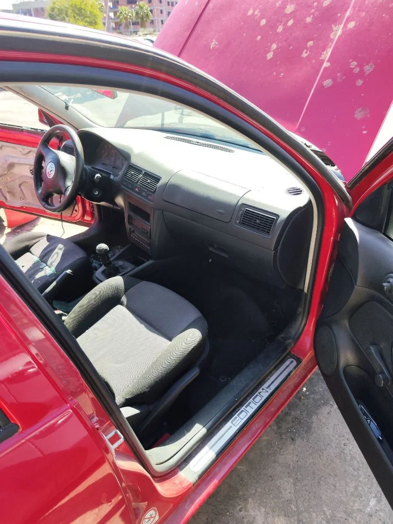 Foto de GOMAS CONTORNO PUERTA VOLKSWAGEN GOLF IV BERLINA (1J1)(10.1997) 1.9 TDI (90 CV / 66 KW)
