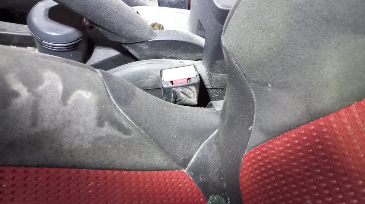 Foto de ENGANCHE CINTURON DELANTERO IZQUIERDO CITROEN C4 COUPE 1.6 HDi CAT (9HY / DV6TED4) (109 CV / 80 KW) referencia 96645112XT