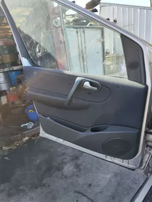 Foto de GUARNECIDO PUERTA DELANTERA IZQUIERDA MERCEDES-BENZ VANEO (BM 414) COMPACT VAN 1.7 CDI Diesel CAT (75 CV / 55 KW) referencia A4147201570 9D30