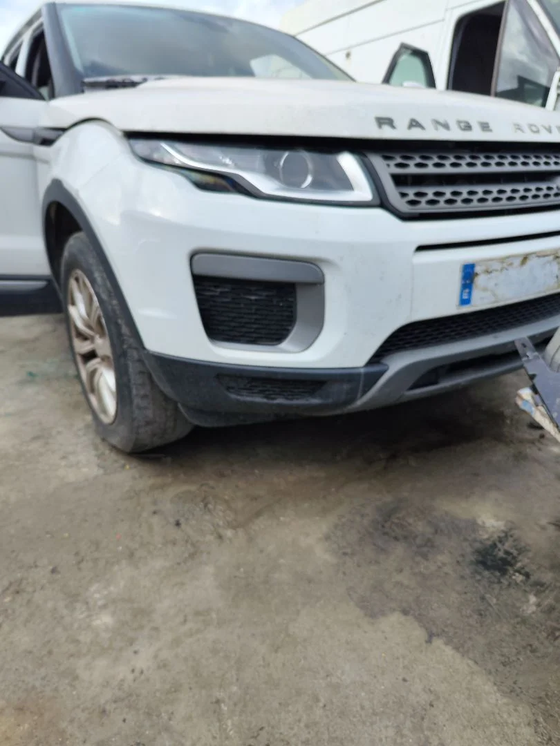 Foto de PARAGOLPES DELANTERO LAND ROVER RANGE ROVER EVOQUE 2.0 Td4 CAT (150 CV / 110 KW)