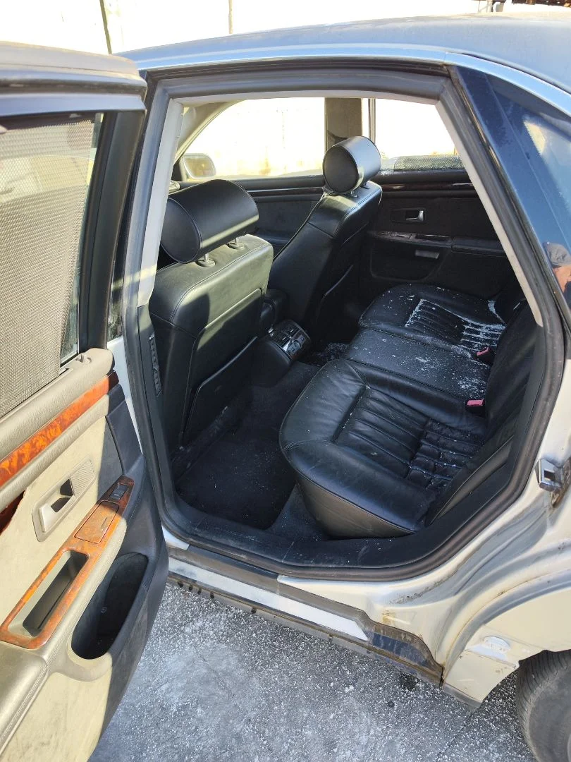 Foto de GOMAS CONTORNO PUERTA AUDI A8 (D2) 4.2 V8 40V (310 CV / 228 KW)