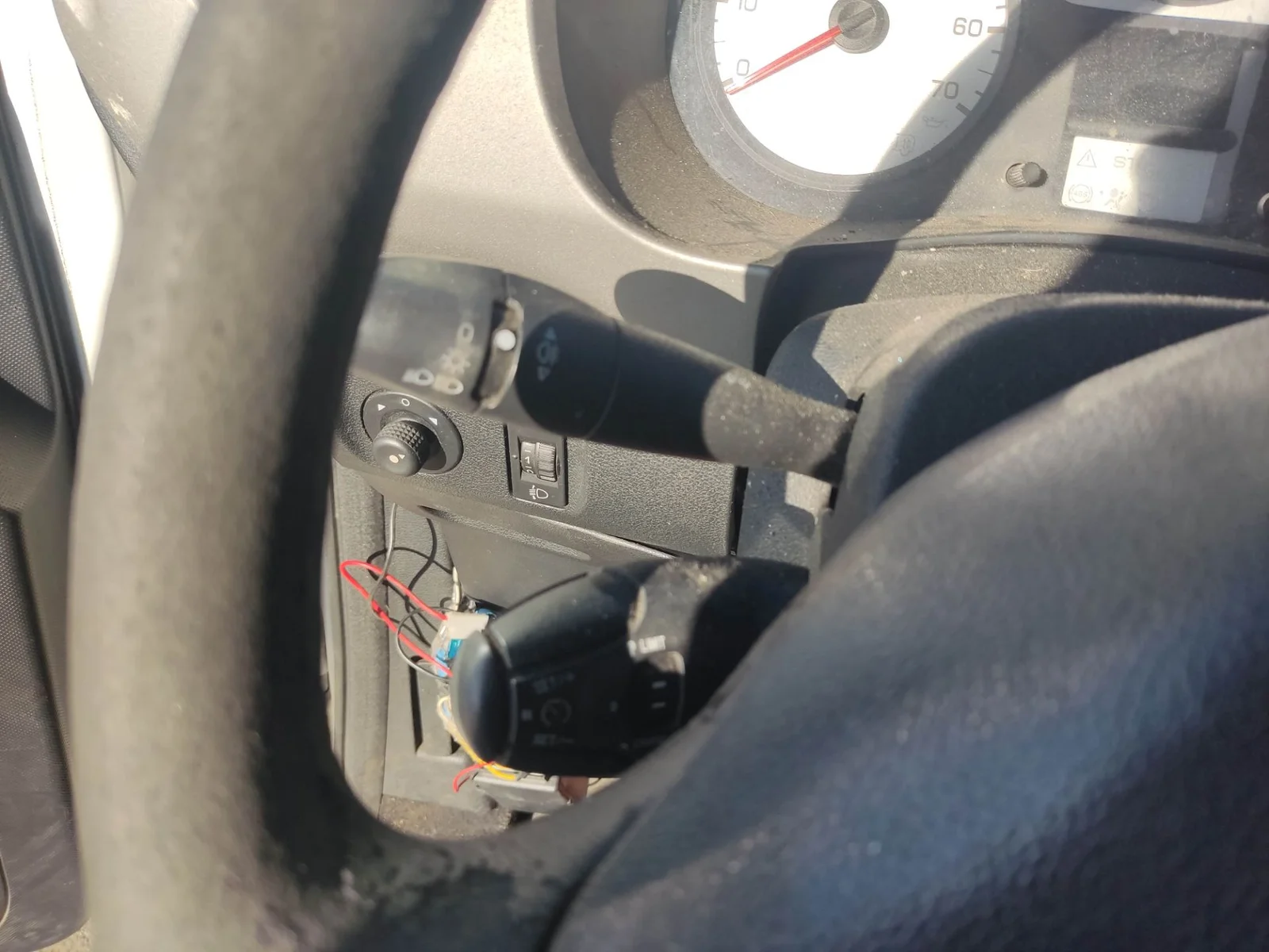 Foto de MANDO MULTIFUNCION PEUGEOT PARTNER TEPEE 1.6 16V HDi CAT (9HT / DV6BTED4) (75 CV / 55 KW)