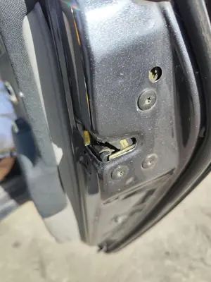 Foto de CERRADURA PUERTA TRASERA DERECHA RENAULT SCENIC II (JM) 1.5 dCi Diesel (106 CV / 78 KW)