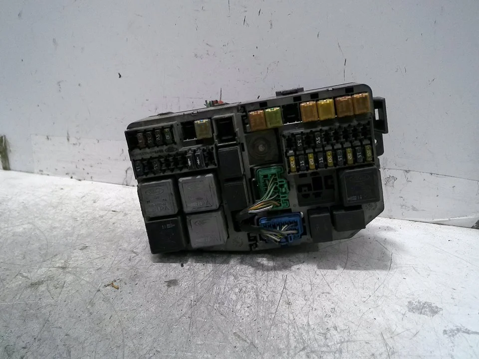 Foto de CAJA RELES / FUSIBLES FORD MONDEO BERLINA (GE) 2.0 16V DI TD CAT (116 CV / 85 KW) referencia 1S7T14A142AA