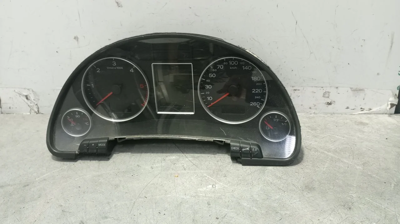 Foto de CUADRO INSTRUMENTOS AUDI A4 AVANT (8E) 3.0 V6 24V TDI (233 CV / 171 KW) referencia 8E0920932
