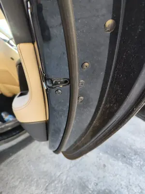 Foto de CERRADURA PUERTA TRASERA DERECHA JAGUAR XE 2.0  Turbo CAT (200 CV / 147 KW)