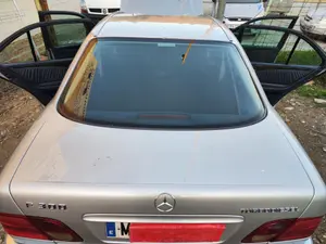 Foto de PORTON TRASERO MERCEDES-BENZ CLASE E (BM 210) BERLINA 3.2 CDI CAT (197 CV / 145 KW) referencia A210750137528 foto 5
