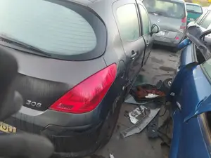 Foto de PARAGOLPES TRASERO PEUGEOT 308 1.6 16V HDi (90 CV / 66 KW) referencia 7410EL