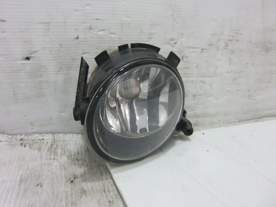 Foto de FARO ANTINIEBLA IZQUIERDO SEAT LEON (1P1) 1.6 TDI (105 CV / 77 KW) referencia A047353