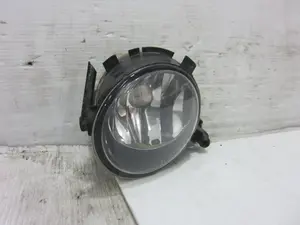 Foto de FARO ANTINIEBLA IZQUIERDO SEAT LEON (1P1) 1.6 TDI (105 CV / 77 KW) referencia A047353
