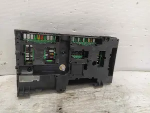 Foto de CAJA RELES / FUSIBLES BMW SERIE X3 (G01) 3.0 24V Turbodiesel (265 CV / 195 KW) referencia 6114682807401 foto 3