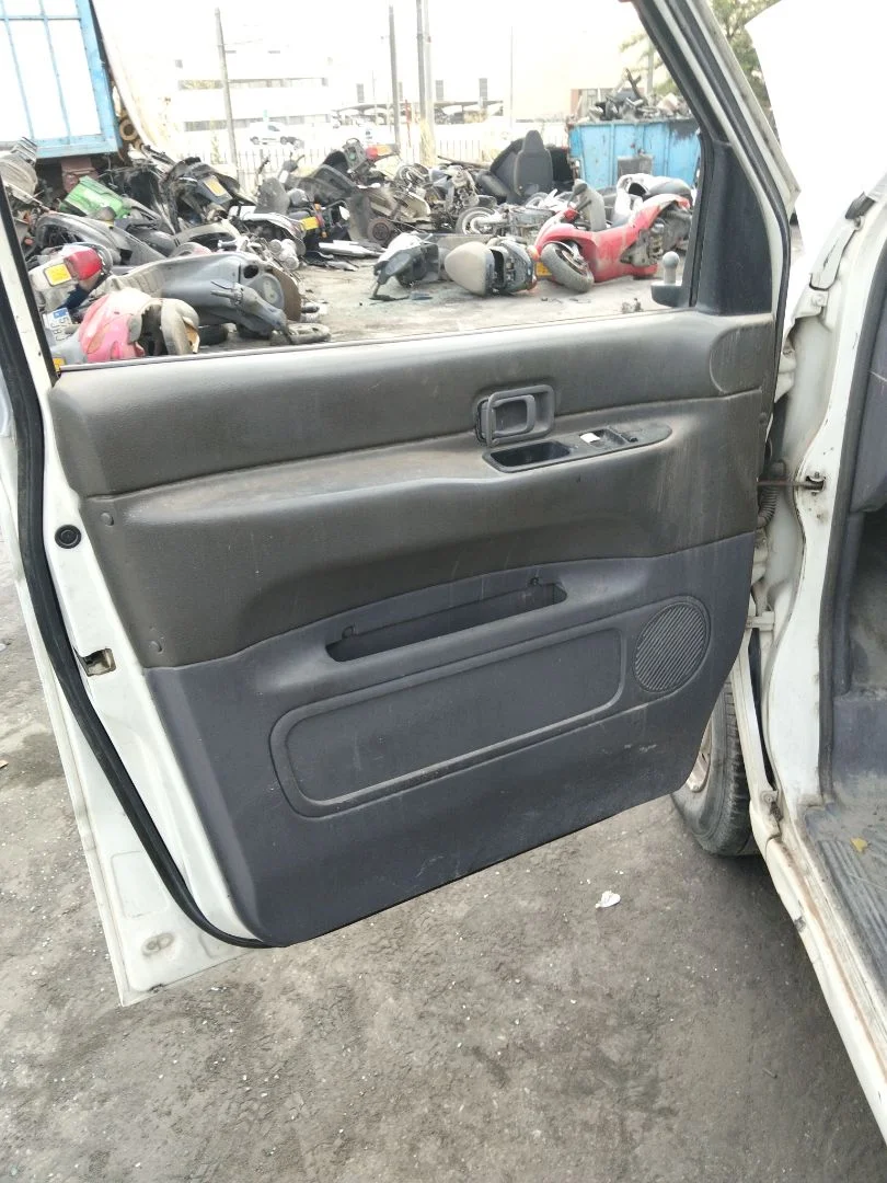 Foto de GUARNECIDO PUERTA DELANTERA IZQUIERDA NISSAN VANETTE CARGO 2.3 Diesel (75 CV / 55 KW)