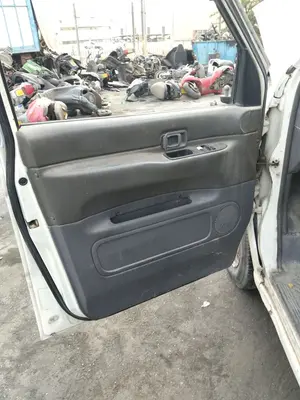 Foto de GUARNECIDO PUERTA DELANTERA IZQUIERDA NISSAN VANETTE CARGO 2.3 Diesel (75 CV / 55 KW)