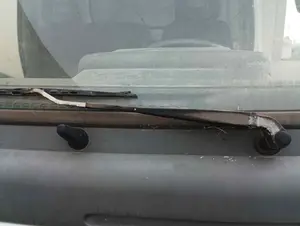 Foto de BRAZO LIMPIA DELANTERO IZQUIERDO NISSAN CABSTAR E 3.0 Diesel (120 CV / 88 KW)