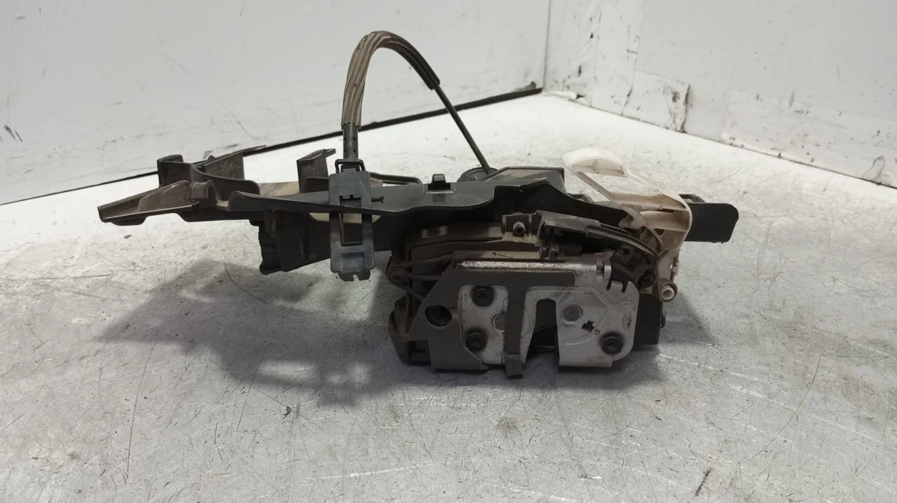 Foto de CERRADURA PUERTA DELANTERA DERECHA FORD FIESTA (CNN) 1.5 TDCi CAT (75 CV / 55 KW) referencia 8A61A21978AE