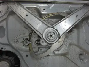 Foto de ELEVALUNAS DELANTERO IZQUIERDO FORD FOCUS BERLINA (CAP) 1.8 TDCi Turbodiesel CAT (116 CV / 85 KW) referencia 4M51A203A29BG foto 4
