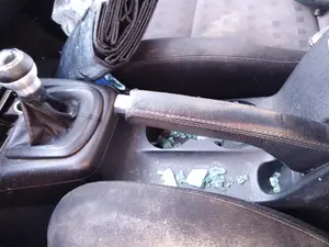 Foto de PALANCA FRENO VOLKSWAGEN PASSAT BERLINA (3B3) 1.9 TDI (131 CV / 96 KW) referencia 3B1711303B