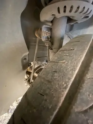 Foto de BRAZO SUSPENSION DELANTERO IZQUIERDO VOLKSWAGEN POLO IV (9N3) 1.4 FSI (86 CV / 63 KW)