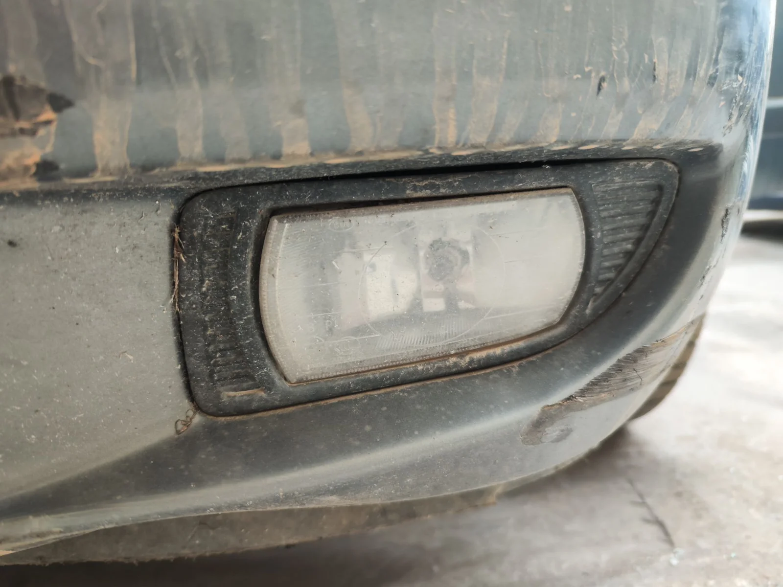 Foto de FARO ANTINIEBLA IZQUIERDO KIA CARNIVAL 2.9 CRDi CAT (185 CV / 136 KW) referencia 922014D000
