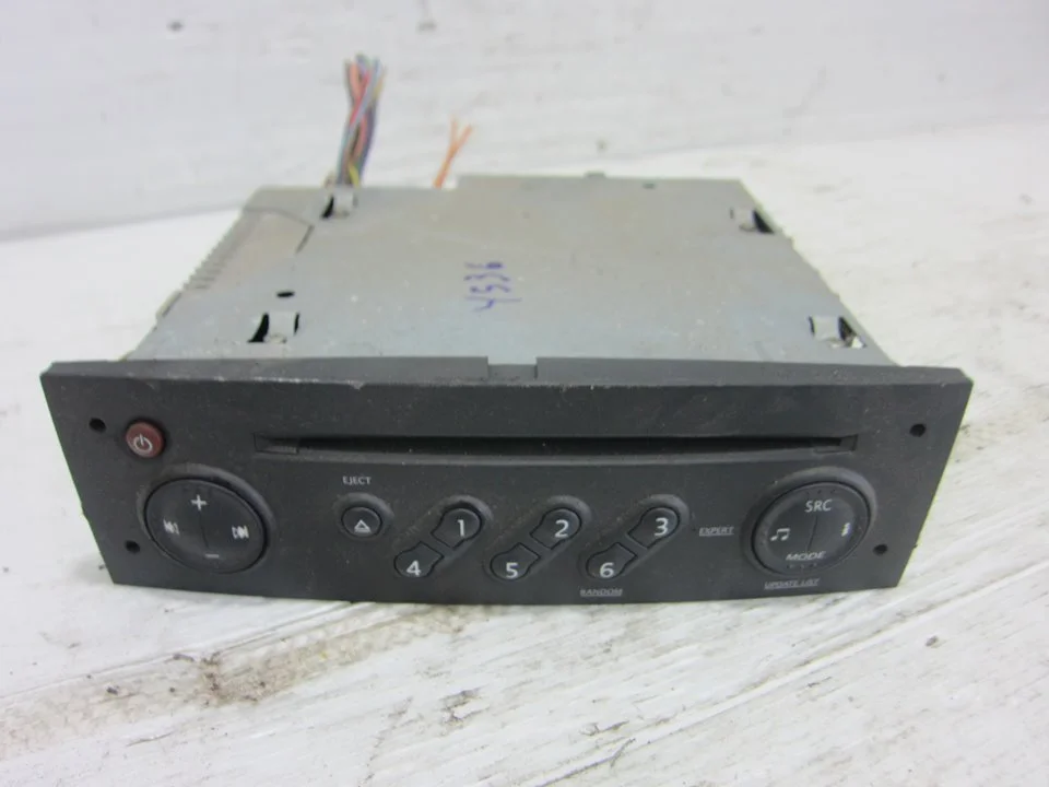 Foto de SISTEMA AUDIO / RADIO CD RENAULT CLIO III 1.5 dCi Diesel (68 CV / 50 KW) referencia 8200607915T