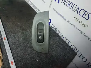 Foto de MANDO ELEVALUNAS DELANTERO DERECHO RENAULT MEGANE I BERL./ BERL. CON PORTÓN (BA0) referencia 838099G foto 3
