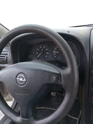 Foto de VOLANTE OPEL ASTRA G BERLINA 1.7 16V DTI CAT (Y 17 DT / LR6) (75 CV / 55 KW) referencia 90437296 foto 4