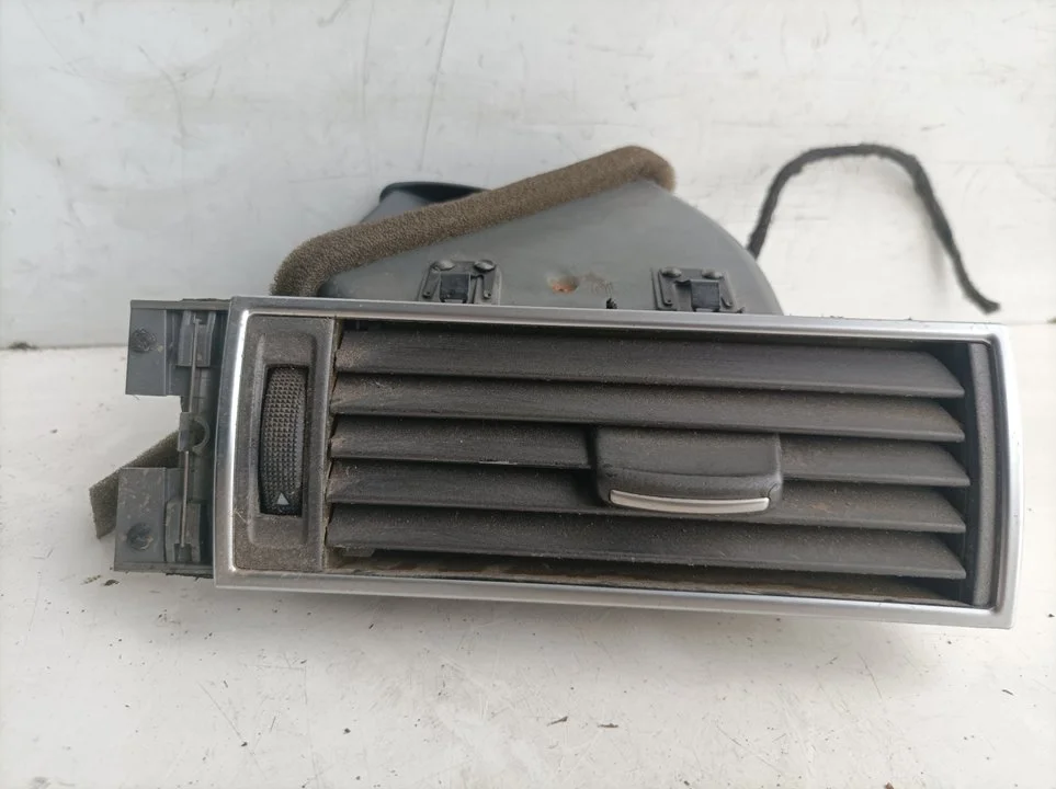 Foto de REJILLA AIREADORA AUDI A6 BERLINA (4F2) referencia 4F1820902
